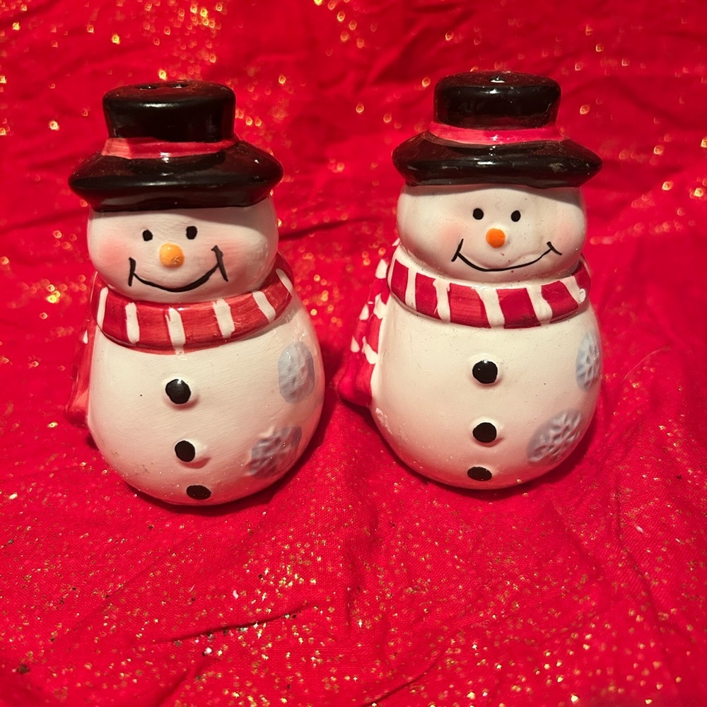 Vintage Christmas delightful Snowman Salt and Pepper Shakers - Christmas decor